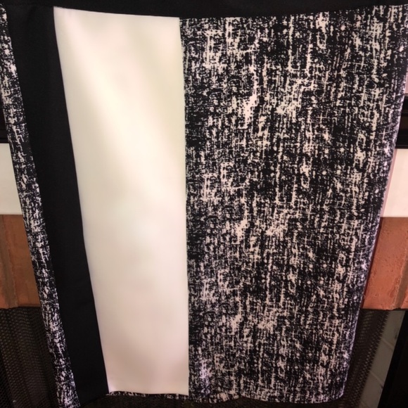 Vince Camuto DIVINE Stretchy Black & White Skirt - Picture 2 of 6